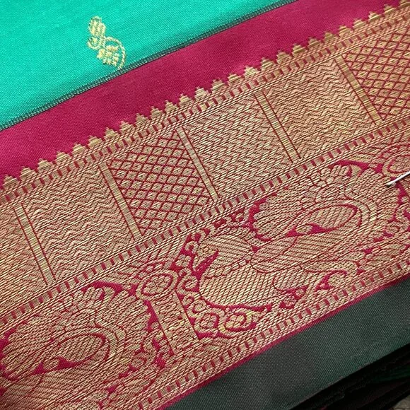 Kanchipuram Pure Silk Saree Green with Red Zari Border & Rich Pallu | Bl. Fabric - Picture 5 of 14